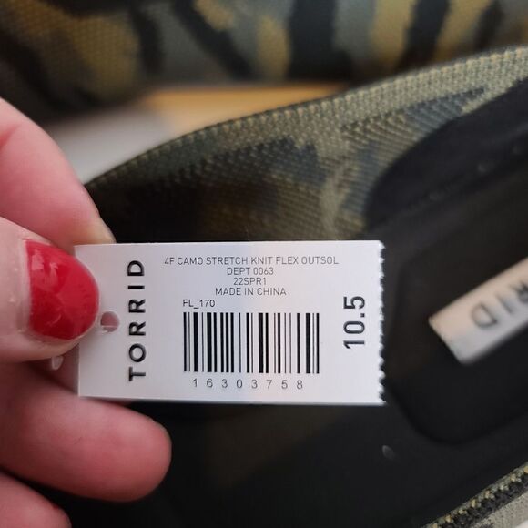 10.5W Extra Wide Width Torrid Flat Green Camouflage Flex Sole Knit Cushioned - Picture 3 of 9